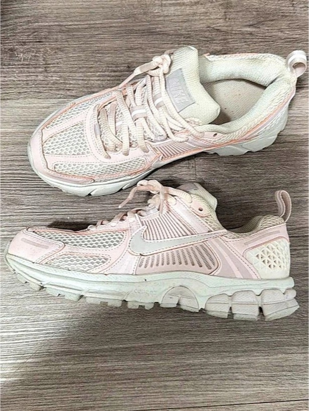 Nike Zoom Vomero 5 Pink & White Sneakers